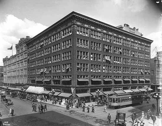Syndicate Block on Sixth and Nicollet in Minneapolis circa 1916 (MHS)